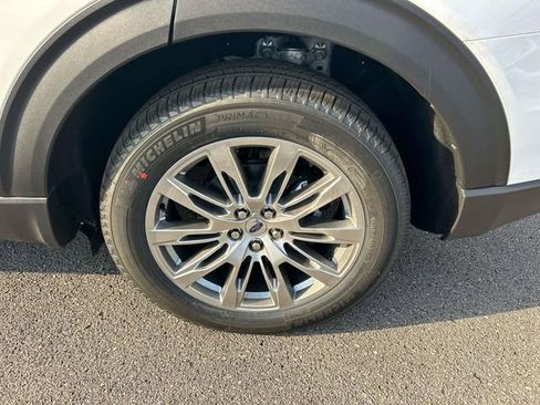 New 2026 Ford Explorer Platinum image 11