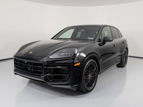 Certified 2025 Porsche Cayenne GTS AWD/4WD image 7