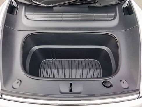 Used 2026 Tesla Model Y 2WD image 27