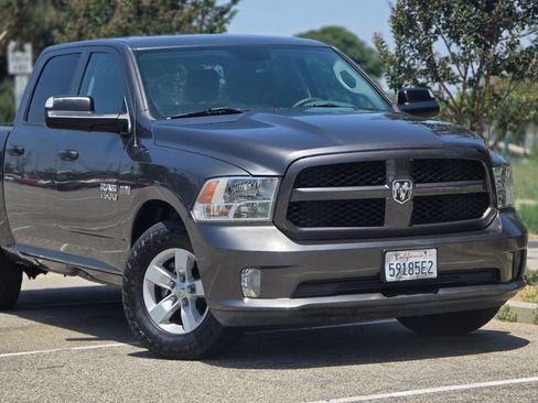 Used 2017 RAM 1500 Express RWD image 2