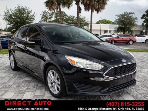 Used 2017 Ford Focus SE FWD image 1