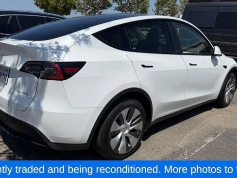 Used 2023 Tesla Model Y Long Range AWD/4WD image 2