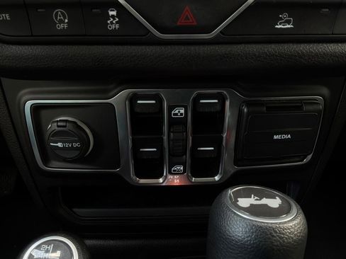 Used 2025 Jeep Wrangler Unlimited Sport AWD/4WD image 21