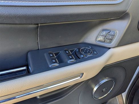 Used 2024 Ford Expedition Limited image 9