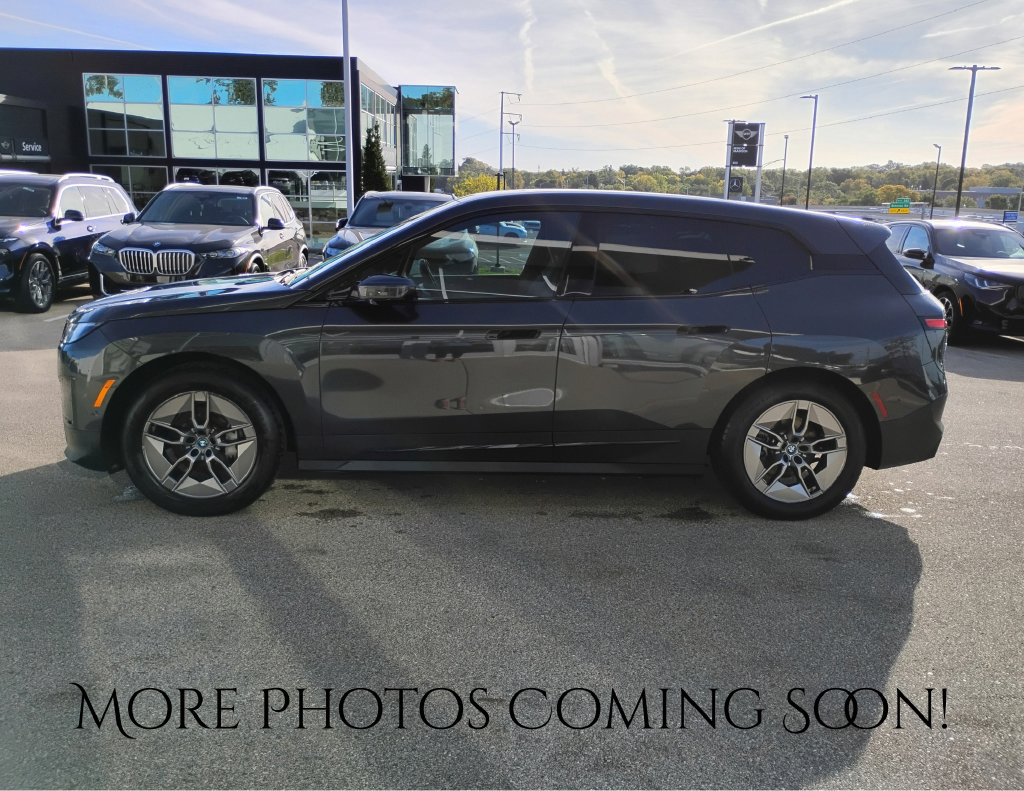 Used 2022 BMW iX xDrive50 w/ Premium Package AWD/4WD image 4