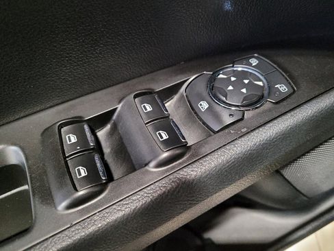 Used 2017 Ford Fusion SE w/ Fusion SE Technology Package image 27