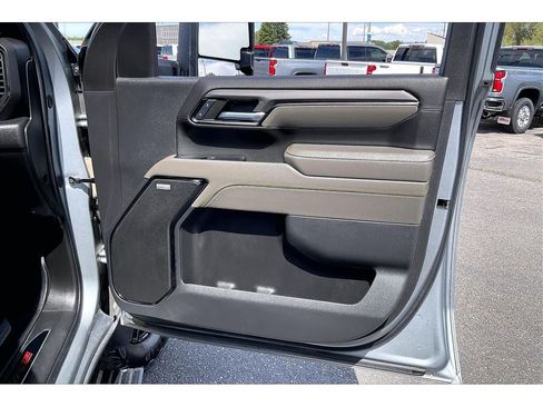 Used 2024 Chevrolet Silverado 2500 ZR2 w/ Technology Package AWD/4WD image 26