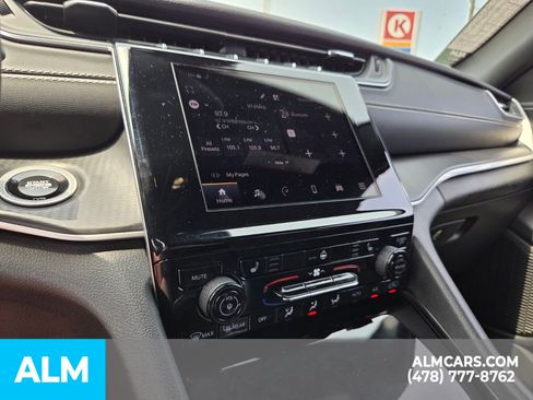 Used 2024 Jeep Grand Cherokee Altitude AWD/4WD image 24