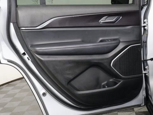 Used 2022 Jeep Grand Cherokee L Laredo image 14