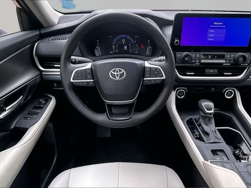 Used 2025 Toyota Grand Highlander FWD image 6