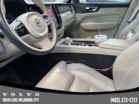 Used 2023 Volvo XC60 B5 Ultimate w/ Climate Package FWD image 5