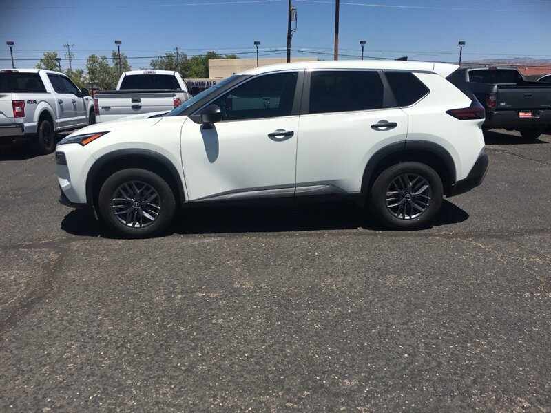 Used 2023 Nissan Rogue S AWD/4WD image 4