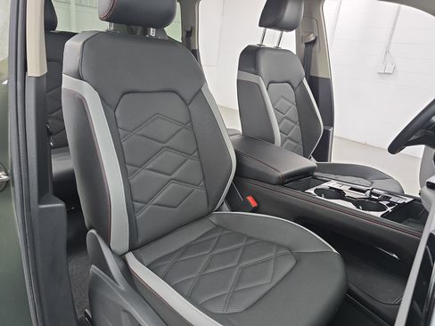 Used 2024 Volkswagen Atlas Peak Edition SEL image 10