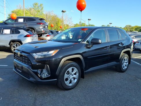 Certified 2023 Toyota RAV4 LE AWD/4WD image 3
