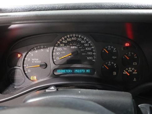 Used 2004 Chevrolet Avalanche 4x4 w/ Preferred Equipment Group image 34