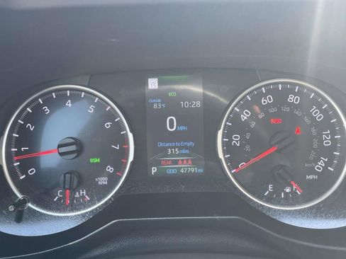 Used 2022 Toyota RAV4 XLE w/ Convenience Package image 29