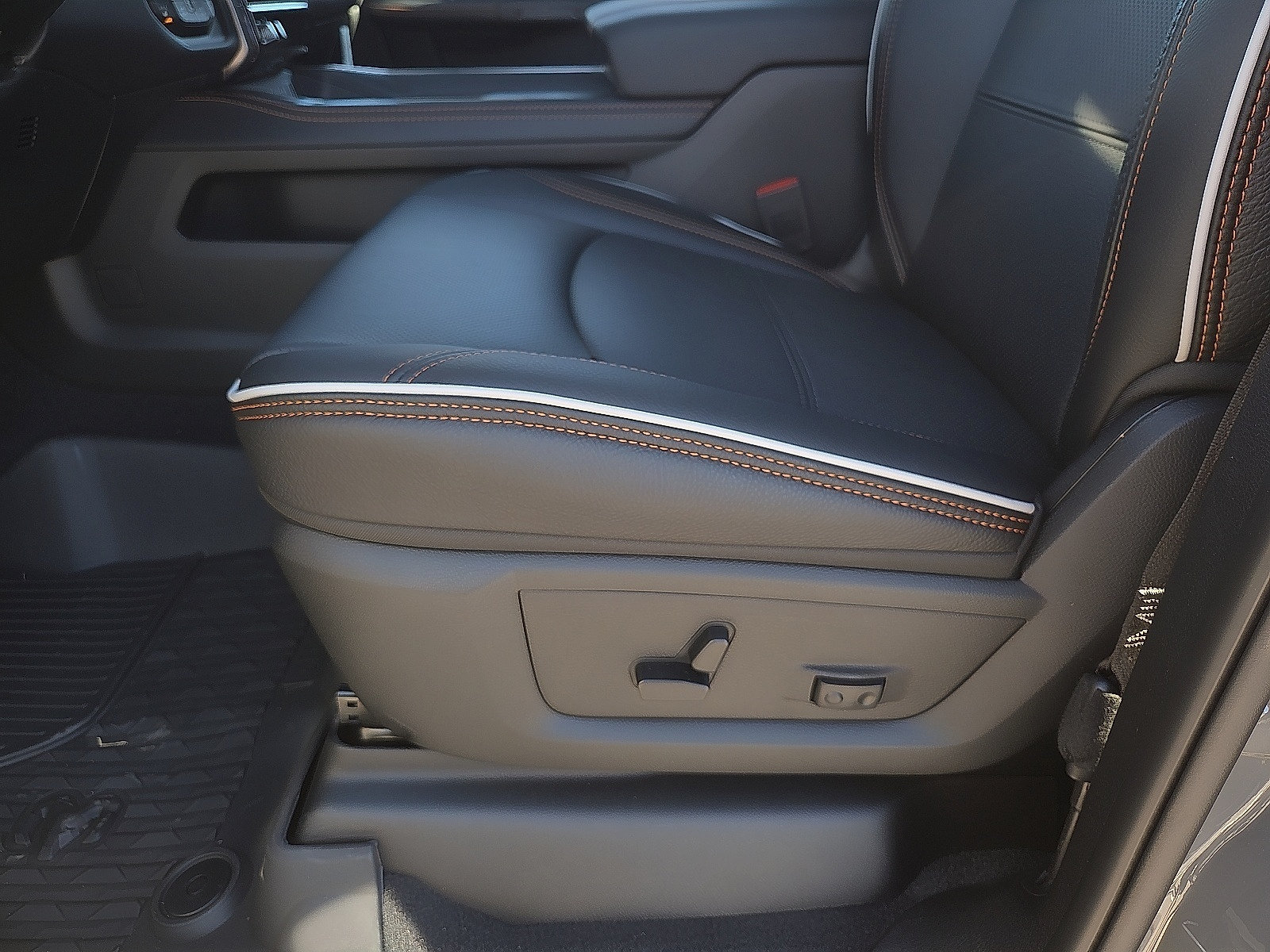 New 2027 RAM 2500 4x4 Crew Cab image 13