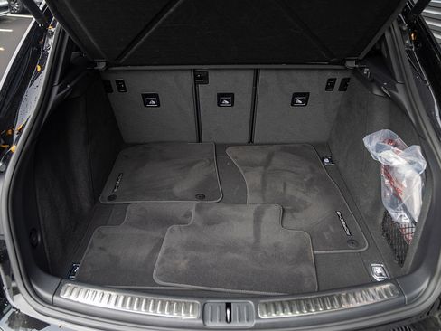 Certified 2025 Porsche Macan image 21