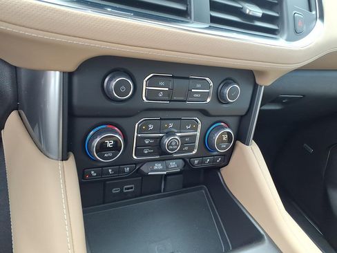 Used 2024 Chevrolet Tahoe Premier AWD/4WD image 16