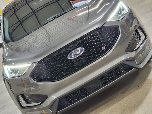 Used 2019 Ford Edge ST image 21