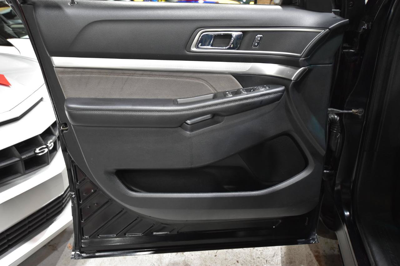 Used 2017 Ford Explorer XLT w/ Equipment Group 202A AWD/4WD image 10