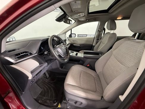 Used 2021 Toyota Sienna LE w/ LE Plus Package FWD image 15