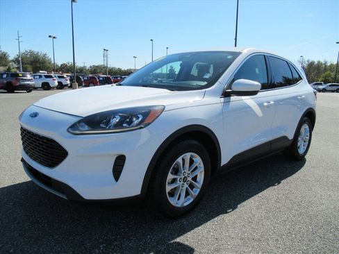 Used 2020 Ford Escape SE image 3