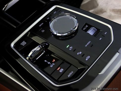 Used 2025 BMW 740i xDrive w/ Executive Package image 26