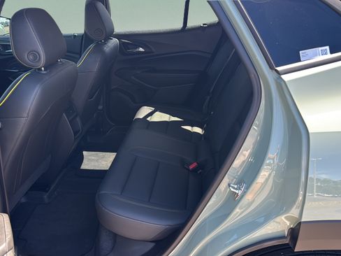 Used 2024 Chevrolet Trax ACTIV w/ Sunroof Package FWD image 13