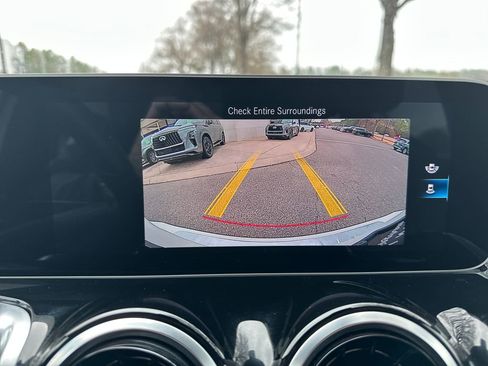 Used 2021 Mercedes-Benz GLB 250 4MATIC image 8