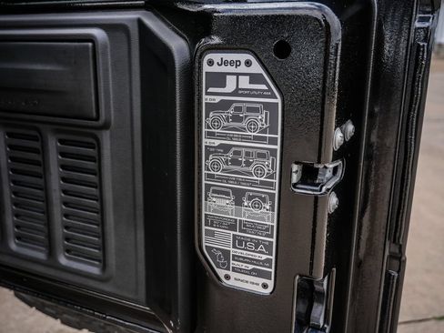 Used 2025 Jeep Wrangler Sport AWD/4WD image 14
