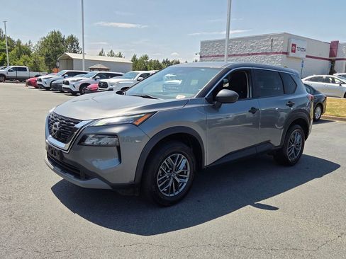 Used 2023 Nissan Rogue S FWD image 3