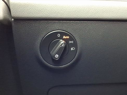 Used 2024 Volkswagen Taos SE w/ Black Wheel Package image 14