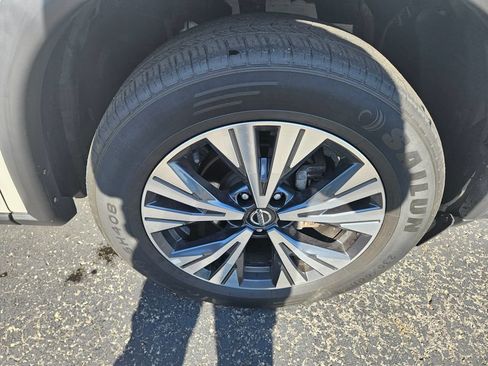 Used 2021 Nissan Rogue SV AWD/4WD image 13