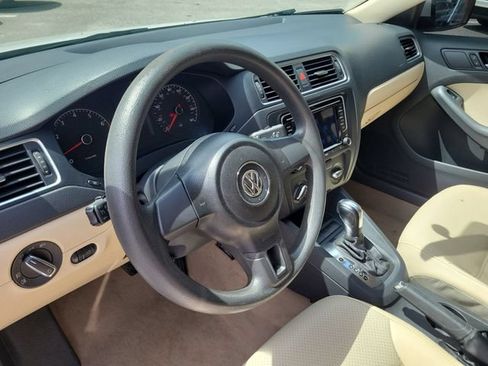 Used 2011 Volkswagen Jetta SE FWD image 19