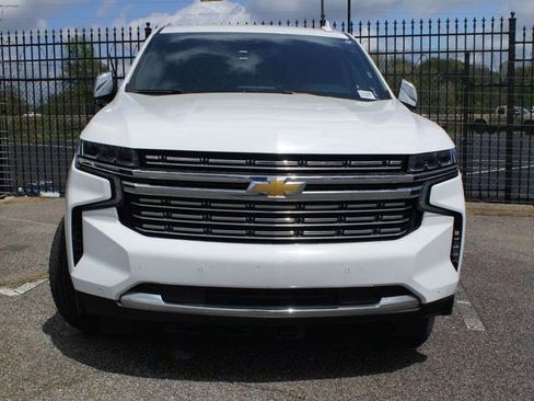Used 2023 Chevrolet Suburban Premier RWD image 3
