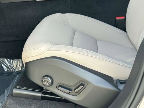 New 2026 Volvo XC90 B6 Plus w/ Protection Package Premier image 19