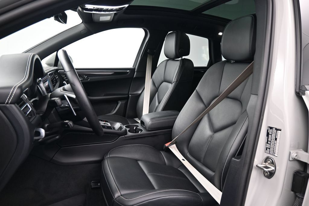 Certified 2024 Porsche Macan AWD/4WD image 26