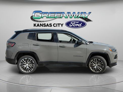 Used 2022 Jeep Compass Limited w/ Elite Group AWD/4WD image 8