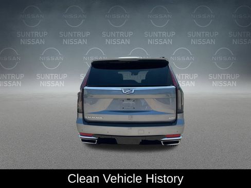 Used 2022 Cadillac Escalade Luxury AWD/4WD image 3