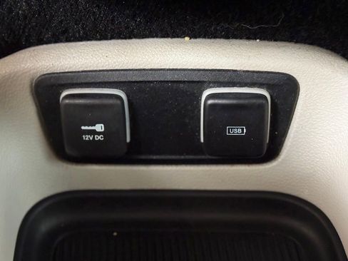 Used 2020 Chrysler Pacifica Touring-L FWD image 36