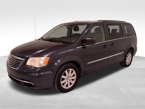 Used 2014 Chrysler Town & Country Touring image 7
