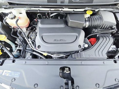 Used 2022 Chrysler Pacifica Limited AWD/4WD image 16