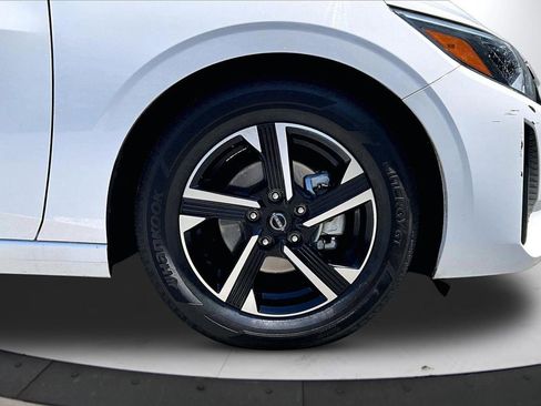 Used 2024 Nissan Sentra SV FWD image 32