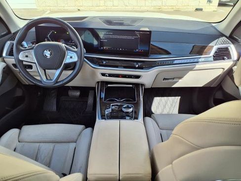 Used 2025 BMW X7 xDrive40i image 4