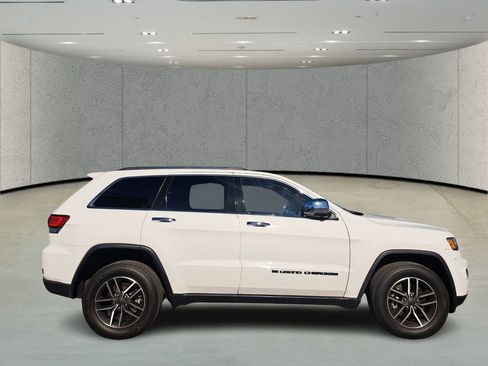 Used 2022 Jeep Grand Cherokee Limited image 6