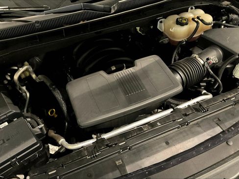 Used 2023 Chevrolet Suburban Premier image 32