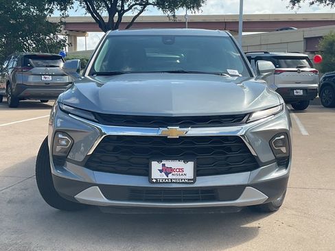 Used 2025 Chevrolet Blazer LT FWD image 2