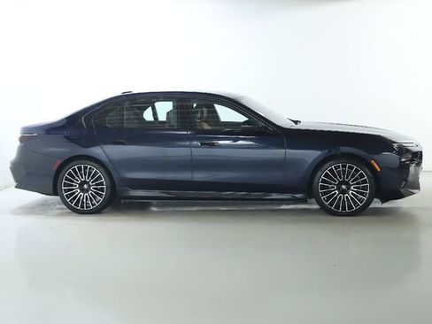 Used 2025 BMW i7 xDrive60 image 11