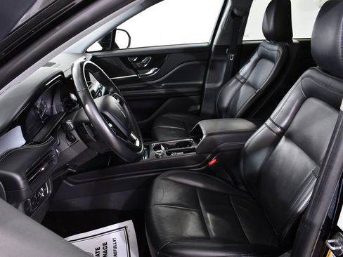 Used 2022 Lincoln Corsair AWD w/ Premium Package image 6